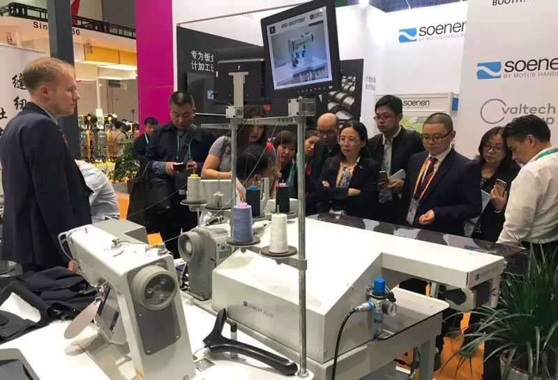 上工申貝展位的觀眾絡繹不絕