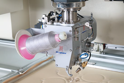 富怡全自動(dòng)旋轉(zhuǎn)機(jī)頭沖繡縫一體機(jī)(輕型6沖刀＋9色繡花+旋轉(zhuǎn)縫紉)